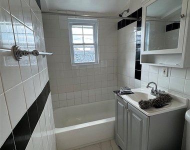 171-30 111th Avenue - Photo Thumbnail 3
