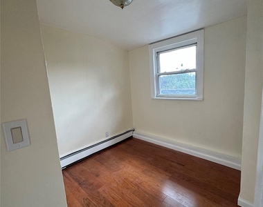 171-30 111th Avenue - Photo Thumbnail 4