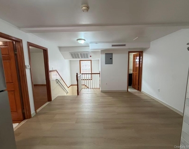 13440 58th Avenue - Photo Thumbnail 10