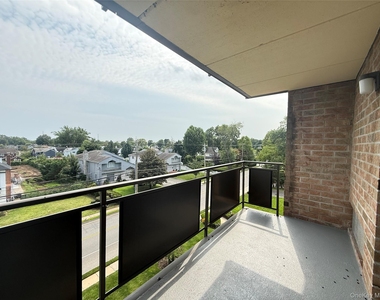 175 Maple Avenue - Photo Thumbnail 14