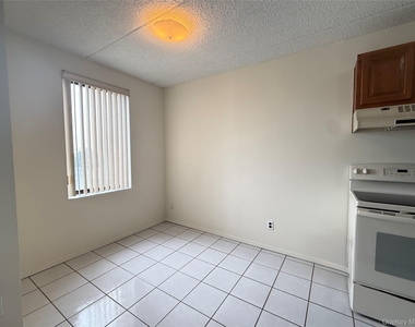 175 Maple Avenue - Photo Thumbnail 11