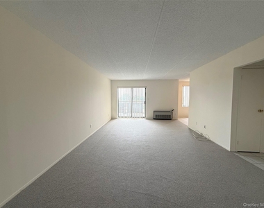 175 Maple Avenue - Photo Thumbnail 7
