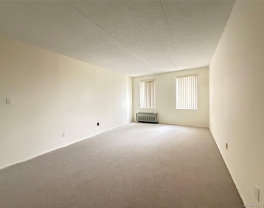 175 Maple Avenue - Photo Thumbnail 16