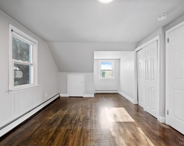 228 Oakwood Road - Photo Thumbnail 7