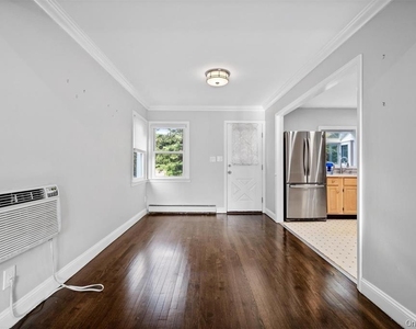 228 Oakwood Road - Photo Thumbnail 3