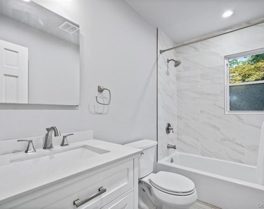 228 Oakwood Road - Photo Thumbnail 10