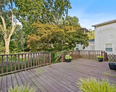 228 Oakwood Road - Photo Thumbnail 12
