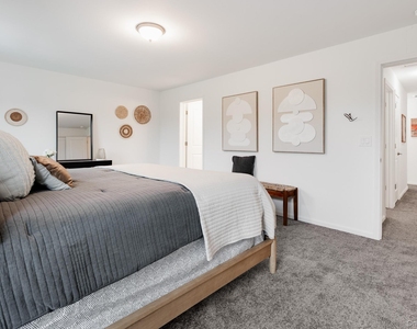 75 Hudson Circle - Photo Thumbnail 10