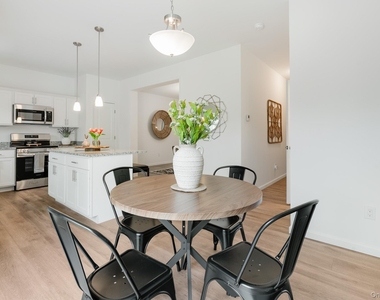 75 Hudson Circle - Photo Thumbnail 8