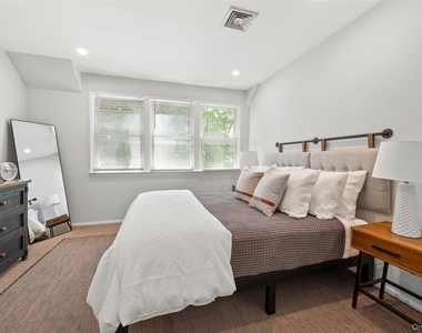 49 Canoe Place Road - Photo Thumbnail 4