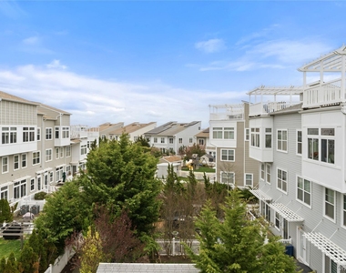 136 Meridian Boulevard - Photo Thumbnail 1