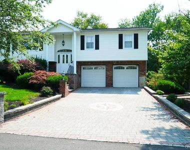 19 Pittsford Way - Photo Thumbnail 1
