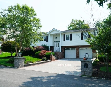 19 Pittsford Way - Photo Thumbnail 3