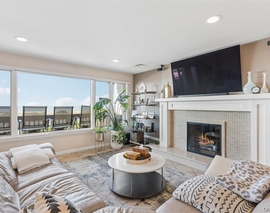 623 Oceanfront - Photo Thumbnail 2