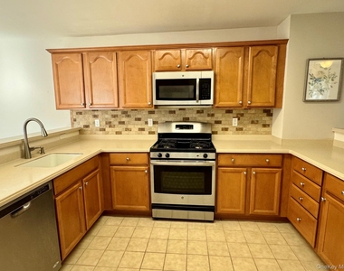 25 Fairways Drive - Photo Thumbnail 5