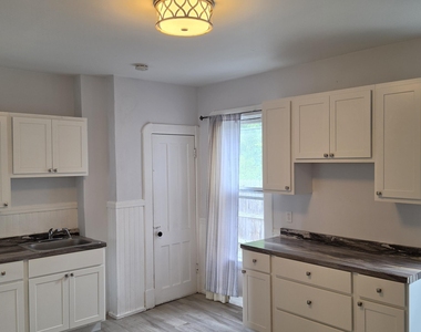 107 N Ten Broeck Street - Photo Thumbnail 4