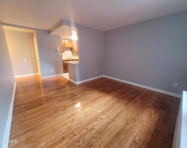 147 Eagle Street - Photo Thumbnail 10