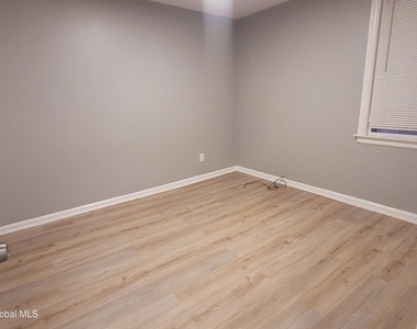 147 Eagle Street - Photo Thumbnail 7