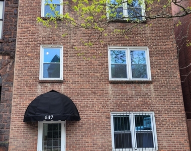 147 Eagle Street - Photo Thumbnail 14