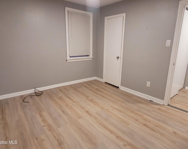 147 Eagle Street - Photo Thumbnail 9
