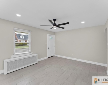 226 Bergen Street - Photo Thumbnail 5