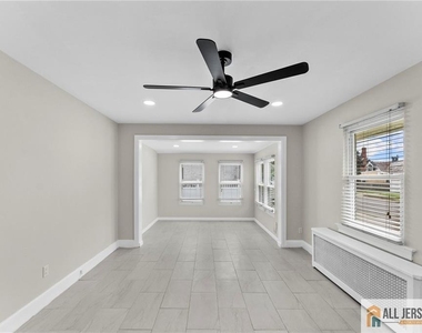 226 Bergen Street - Photo Thumbnail 3