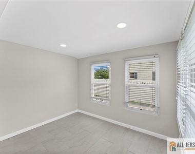 226 Bergen Street - Photo Thumbnail 7
