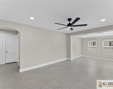 226 Bergen Street - Photo Thumbnail 4