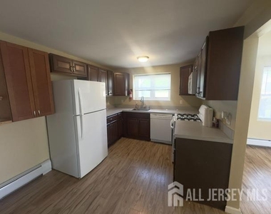 49 Middlesex Road - Photo Thumbnail 4
