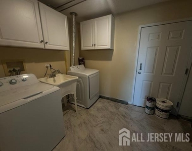 49 Middlesex Road - Photo Thumbnail 6