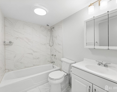3226 Sayre Drive - Photo Thumbnail 9