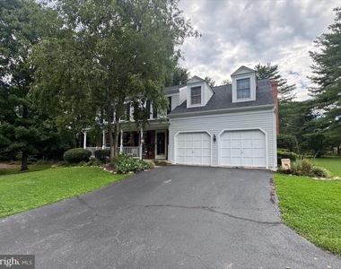 10 Oakbrook Court - Photo Thumbnail 1