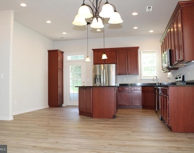 7412 Lees Command Boulevard - Photo Thumbnail 5