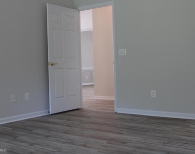 7412 Lees Command Boulevard - Photo Thumbnail 14