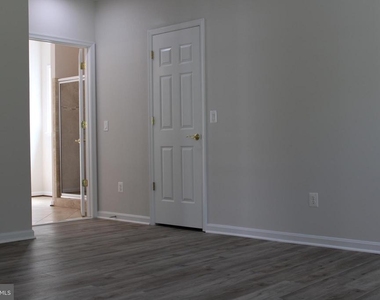 7412 Lees Command Boulevard - Photo Thumbnail 13