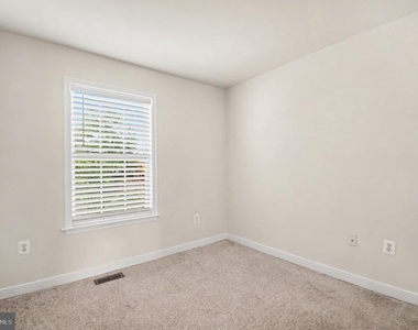 6080 Ticket Way - Photo Thumbnail 15