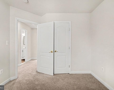 6080 Ticket Way - Photo Thumbnail 14