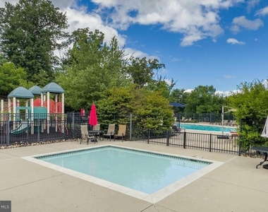 15213 Lancashire Drive - Photo Thumbnail 36