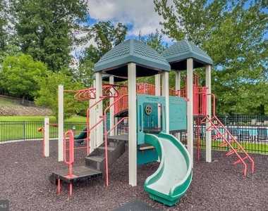 15213 Lancashire Drive - Photo Thumbnail 35