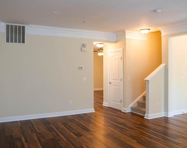 15213 Lancashire Drive - Photo Thumbnail 24