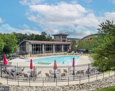 15213 Lancashire Drive - Photo Thumbnail 34