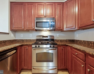 15555 John Diskin Circle - Photo Thumbnail 6
