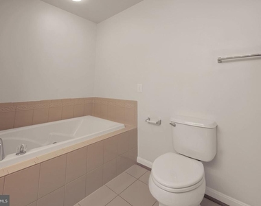 15555 John Diskin Circle - Photo Thumbnail 10