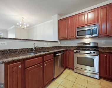 15555 John Diskin Circle - Photo Thumbnail 5