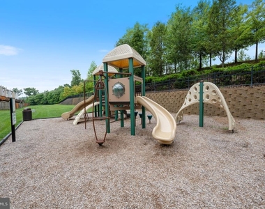 15555 John Diskin Circle - Photo Thumbnail 21
