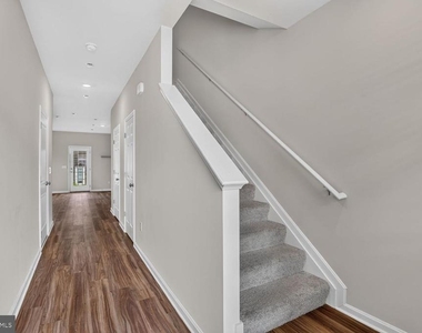 184 College Drive - Photo Thumbnail 4