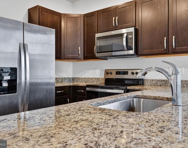 184 College Drive - Photo Thumbnail 9