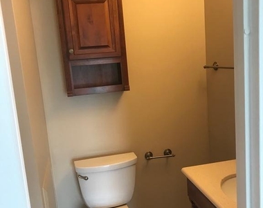 621 Center Street - Photo Thumbnail 12