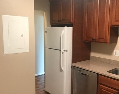 621 Center Street - Photo Thumbnail 24