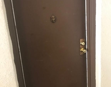 621 Center Street - Photo Thumbnail 3
